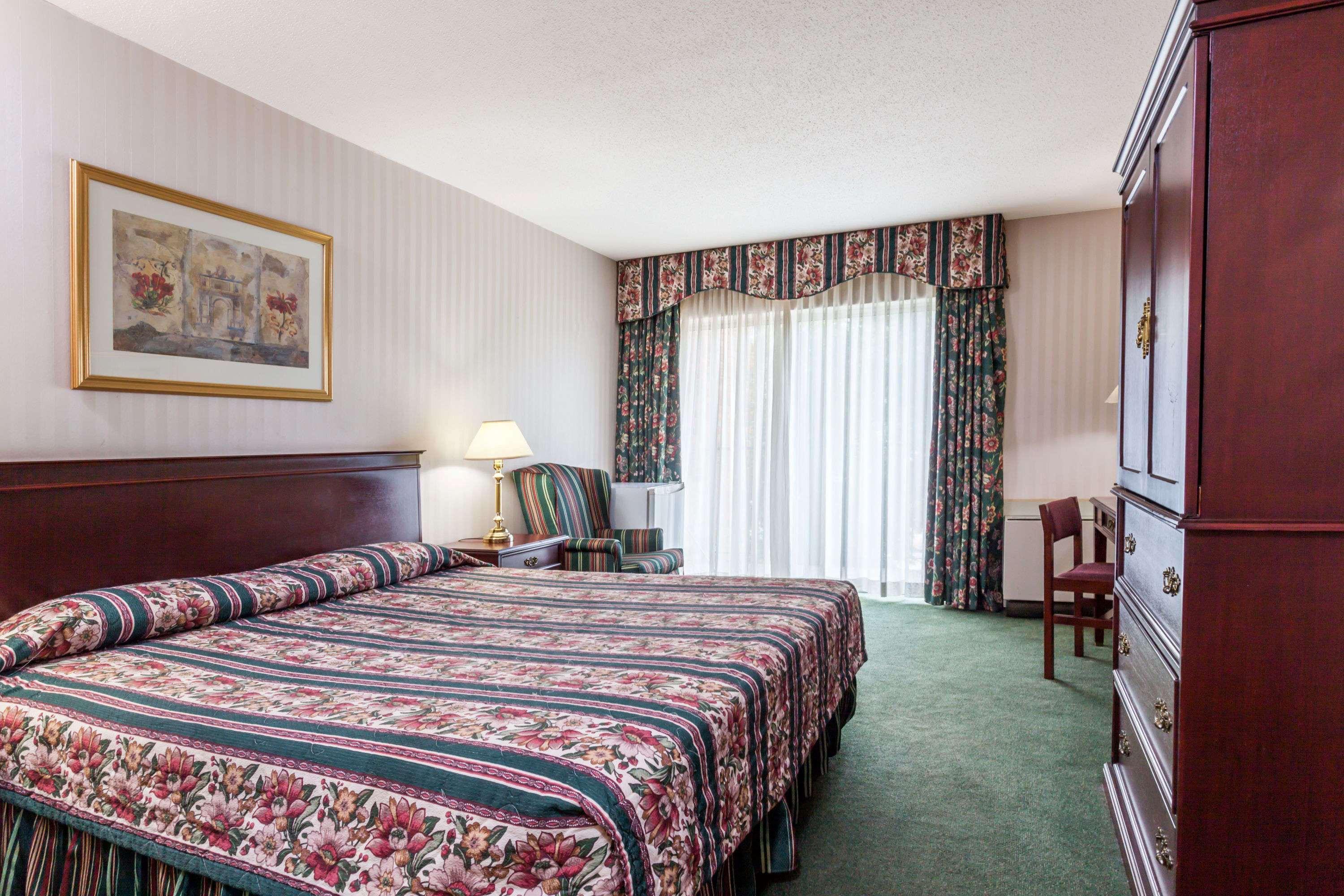 Toronto East Inn Экстерьер фото
